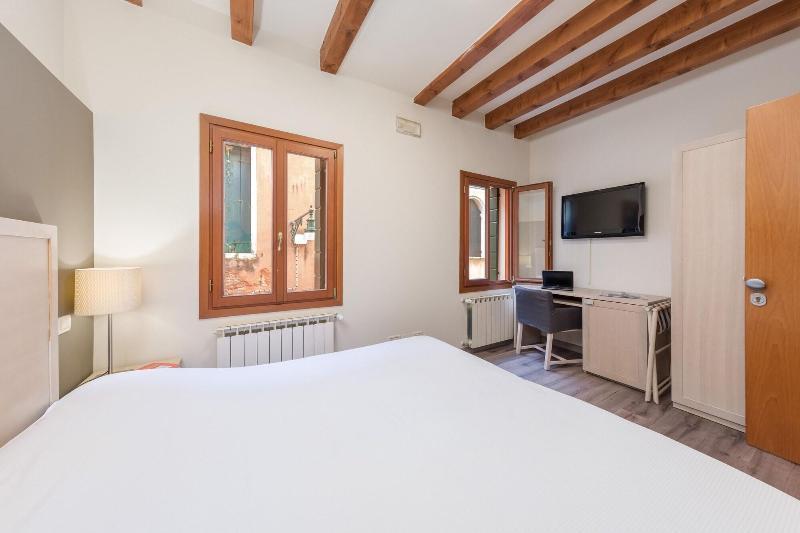 B And B Casanova Ai Tolentini Venetië Buitenkant foto