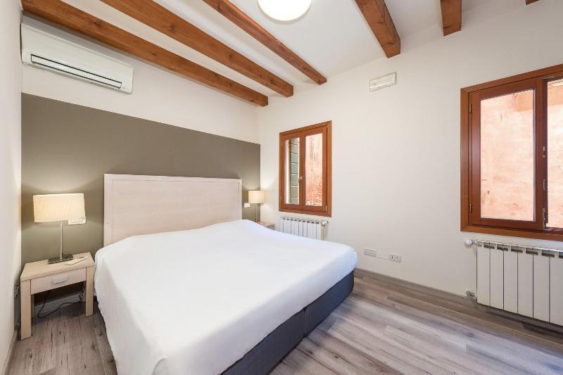B And B Casanova Ai Tolentini Venetië Buitenkant foto