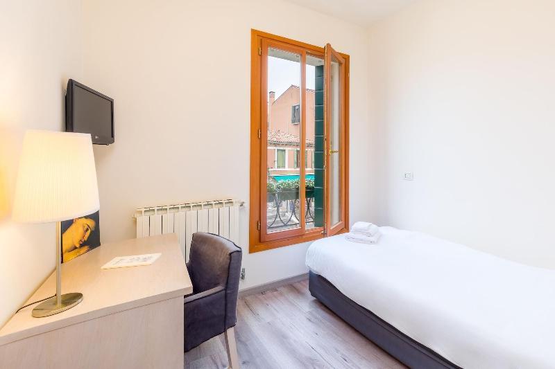 B And B Casanova Ai Tolentini Venetië Buitenkant foto